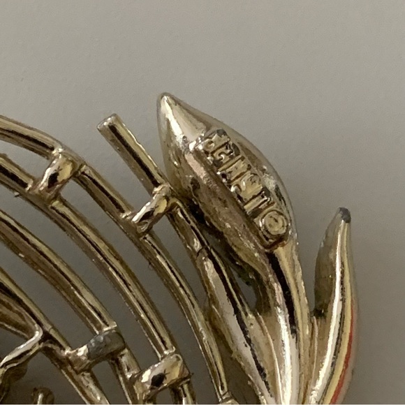 Lot of Vintage Costume Jewelry Necklace Earrings Brooch Signed & Unsigned 13 Pcs - Picture 12 of 13